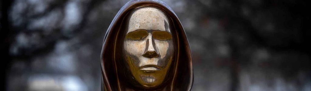 Michael Saylor rejeita as afirmações de que Adam Back criou o bitcoin, citando trocas de e-mail diretas entre Back e Satoshi Nakamoto como evidência forte de que são indivíduos diferentes.