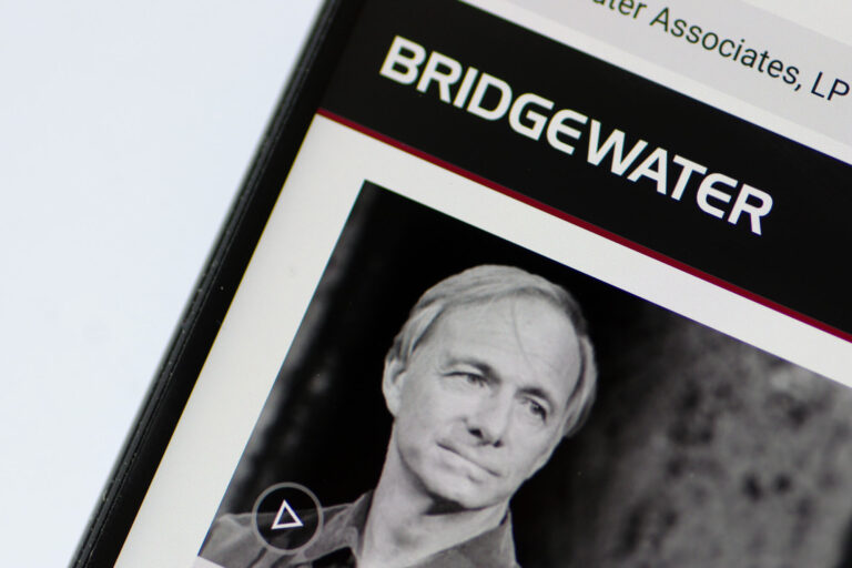 Ang star investor na si Ray Dalio ay itinuturing ang bitcoin na mas mababa kaysa sa ginto Ray Dalio’s Bridgewater Associates
