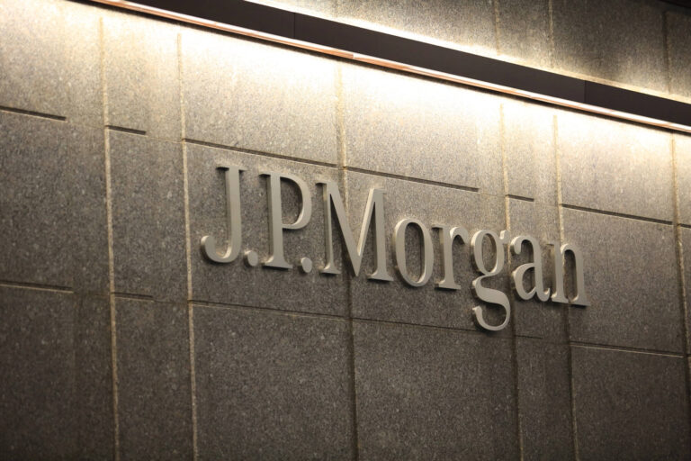 JPMorgan: DeFi hacks and TVL losses weigh on institutional investors JPMorgan warns: Recurring DeFi exploits and stagnant ETH-denominated TVL curb institutional engagement in the DeFi sector.
